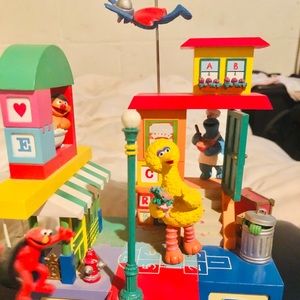 Sesame St Neighborhood Block Party Music Box